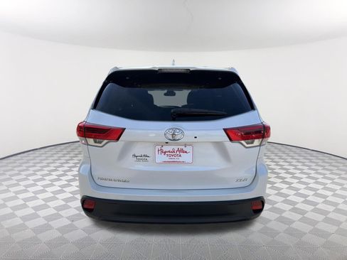Used 2017 Toyota Highlander XLE image 16