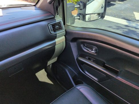 Used 2020 Nissan Titan PRO-4X AWD/4WD image 16