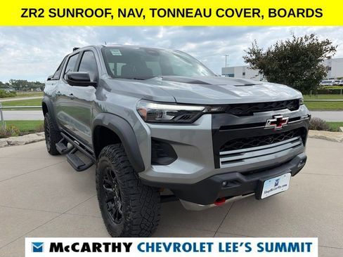 Used 2025 Chevrolet Colorado ZR2 w/ Midnight Edition AWD/4WD image 2