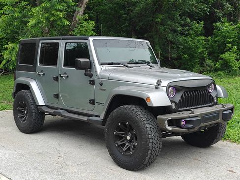 Used 2016 Jeep Wrangler Unlimited Sahara AWD/4WD image 2