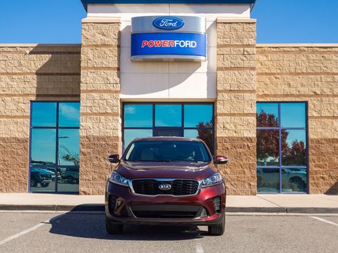 Used 2019 Kia Sorento LX image 3