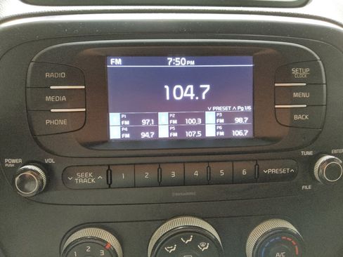 Used 2017 Kia Soul image 25