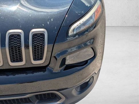 Used 2017 Jeep Cherokee 75th Anniversary FWD image 9