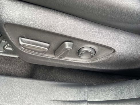 Used 2023 Toyota Highlander XLE image 17