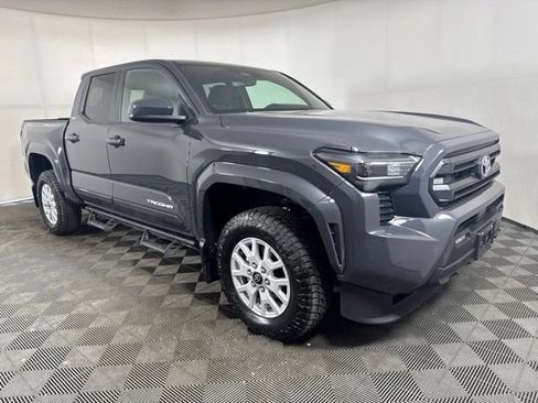 Used 2025 Toyota Tacoma SR5 AWD/4WD image 1