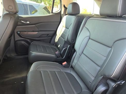 Used 2023 GMC Acadia Denali w/ Denali Ultimate Package FWD image 6
