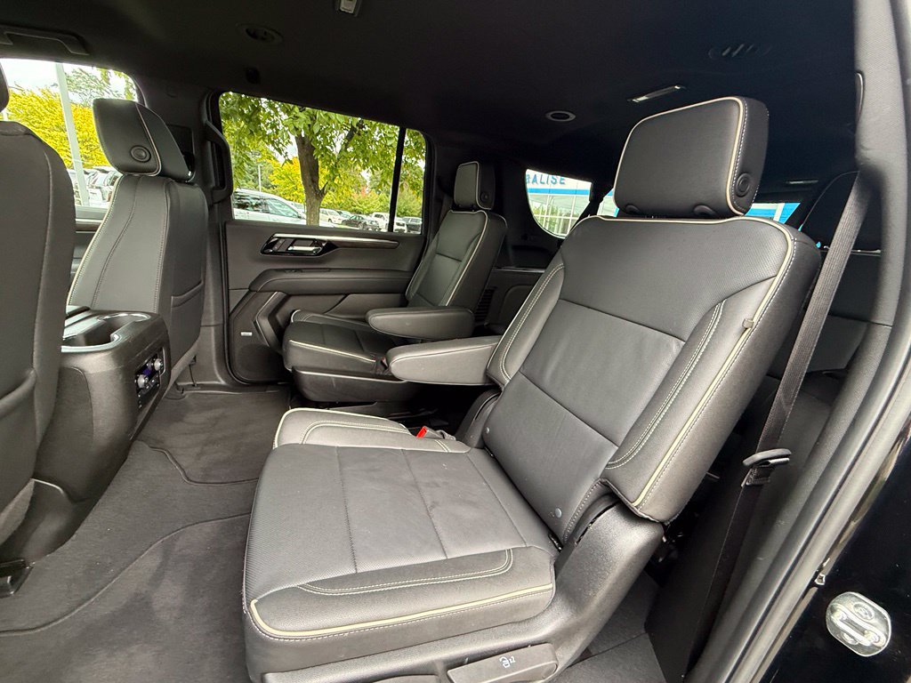 Used 2026 Chevrolet Suburban Premier AWD/4WD image 28