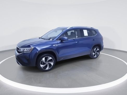 Used 2024 Volkswagen Taos SE AWD/4WD image 5