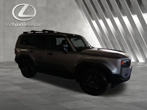 Used 2025 Toyota Land Cruiser image 5