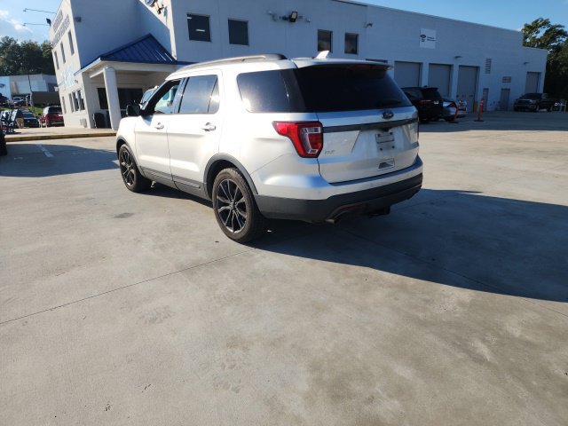 Used 2017 Ford Explorer XLT w/ Equipment Group 202A FWD image 15