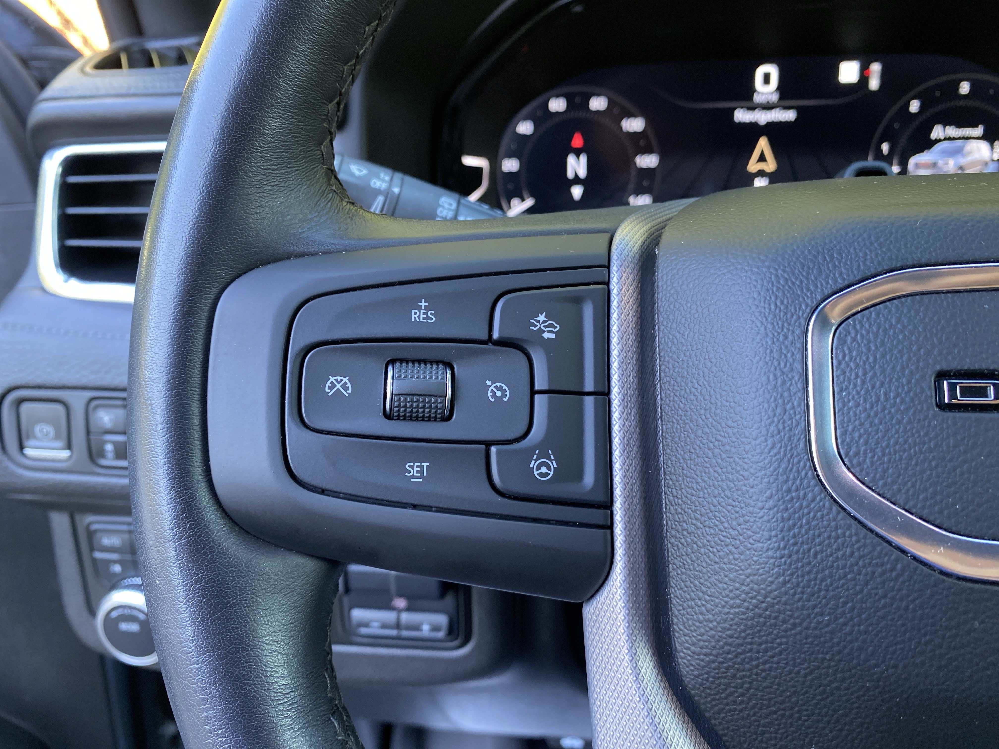 Used 2023 GMC Yukon Denali w/ Advanced Technology Package AWD/4WD image 16
