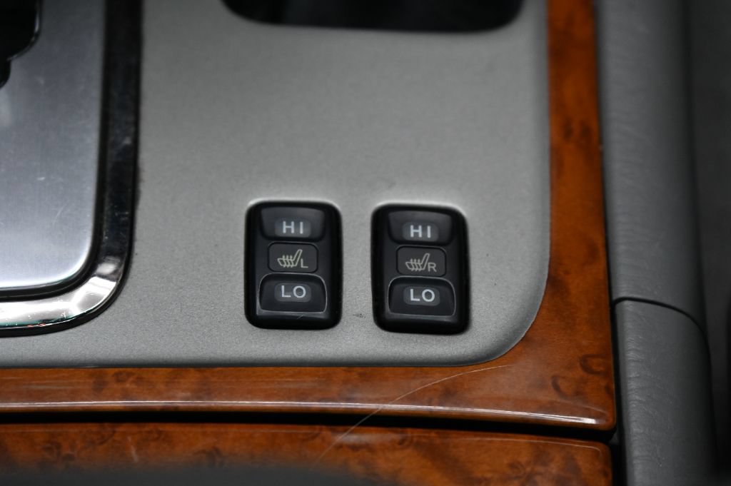 Used 2004 Lexus LX 470 4WD w/ Preferred Accessory Pkg image 34
