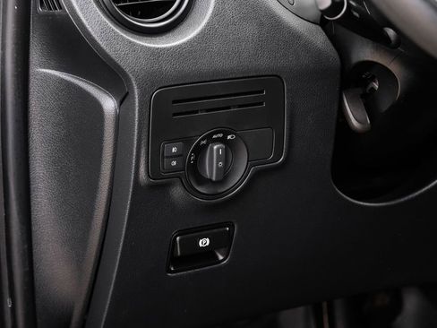 Used 2017 Mercedes-Benz Metris Passenger w/ Driver Efficiency Package image 22