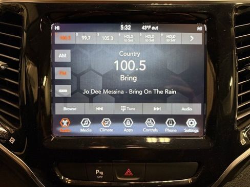 Used 2019 Jeep Cherokee Limited image 39