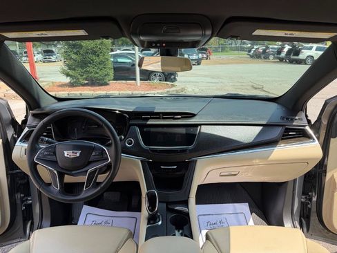 Used 2017 Cadillac XT5 FWD image 25