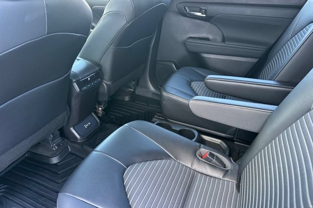 Used 2023 Toyota Highlander XSE AWD/4WD image 15