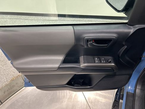 Used 2019 Toyota Tacoma SR5 AWD/4WD image 15