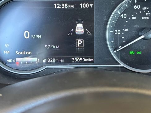 Used 2025 Nissan Versa SV image 38