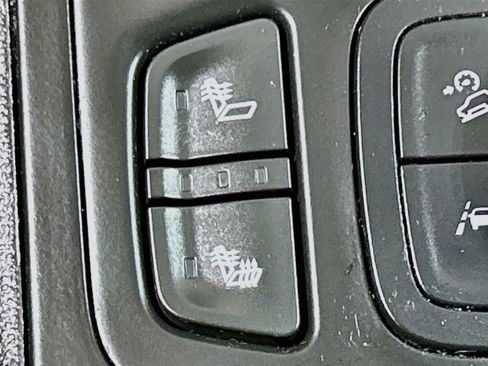 Used 2022 GMC Terrain SLE w/ Driver Convenience Package FWD image 17