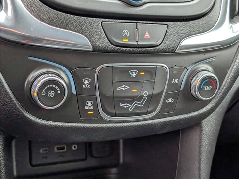 Used 2022 Chevrolet Equinox LT image 24