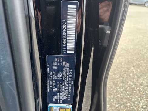 Used 2026 Kia Carnival FWD image 32