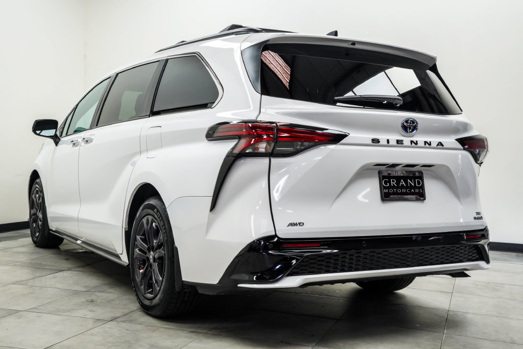 Used 2024 Toyota Sienna XSE w/ XSE Plus Package AWD/4WD image 11
