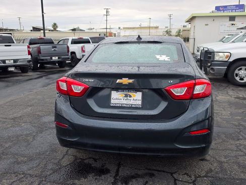 Used 2018 Chevrolet Cruze LT FWD image 4