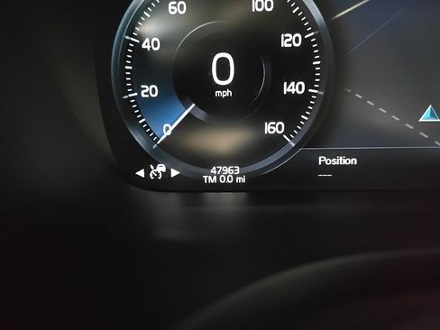 Used 2019 Volvo S60 T8 Inscription image 24