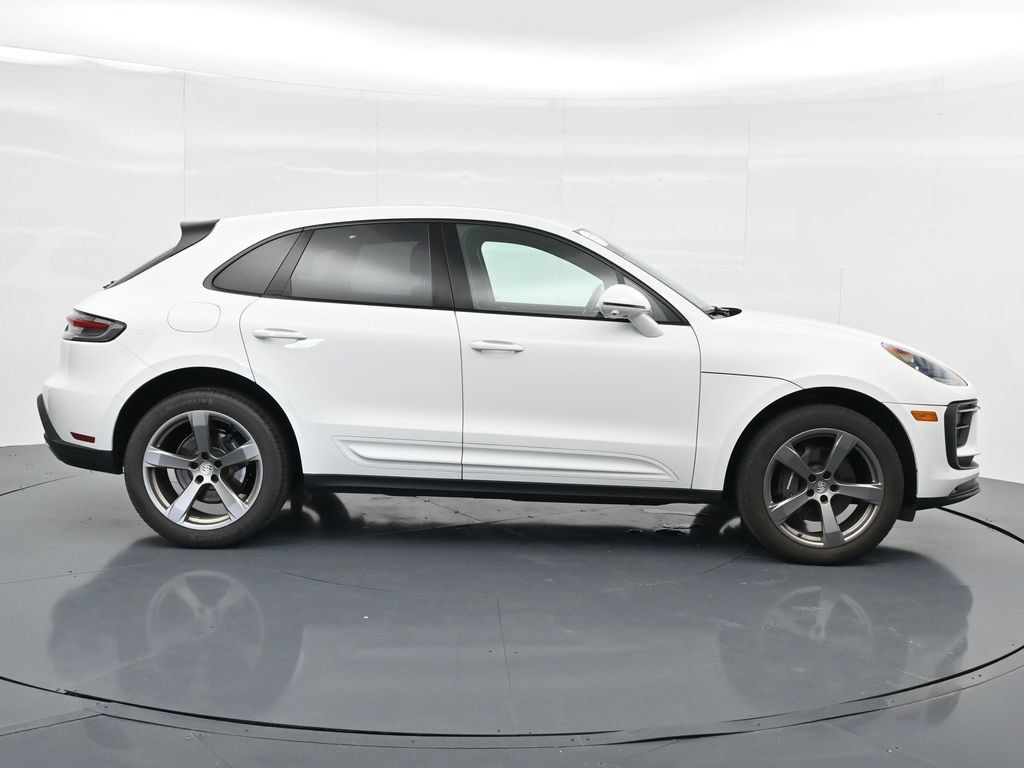 Certified 2023 Porsche Macan AWD/4WD image 8