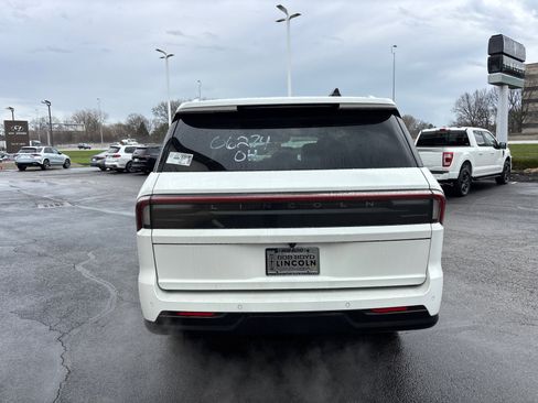 New 2026 Lincoln Navigator L Reserve AWD/4WD image 6
