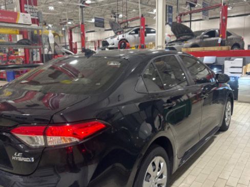 Used 2023 Toyota Corolla LE image 6