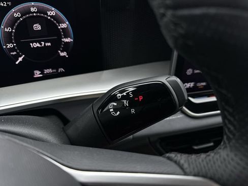 New 2026 Volkswagen Tiguan SE R-Line AWD/4WD image 16