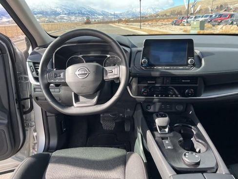 Used 2025 Nissan Rogue SV image 18