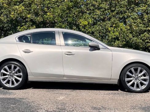 Used 2022 MAZDA MAZDA3 s image 9