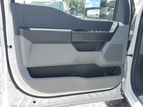 New 2026 Ford F250 XL w/ XL Chrome Package image 15