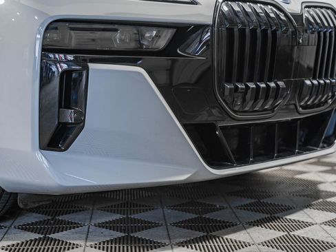 Used 2025 BMW 750e xDrive image 14