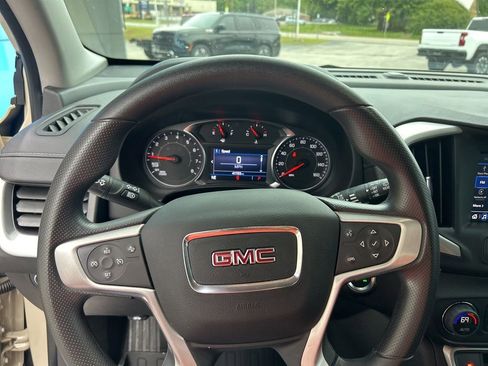 Used 2023 GMC Terrain SLE w/ Driver Convenience Package FWD image 11