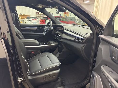 Used 2025 Buick Enclave Preferred image 12