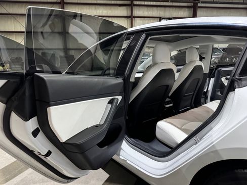 Used 2021 Tesla Model 3 Standard Range Plus image 16