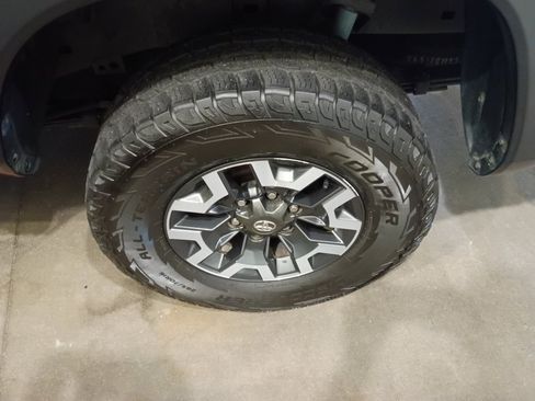 Used 2022 Toyota Tacoma TRD Off-Road w/ Technology Package AWD/4WD image 26
