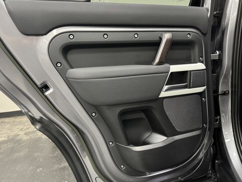 Used 2023 Land Rover Defender 110 S image 40