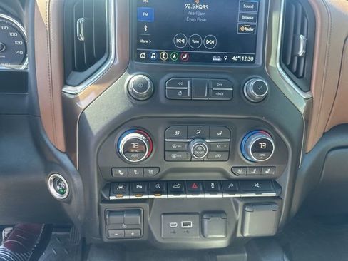 Used 2019 Chevrolet Silverado 1500 High Country w/ Technology Package image 25