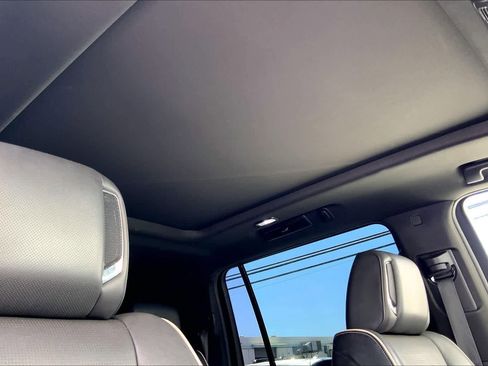 Used 2023 Cadillac Escalade ESV Premium Luxury RWD image 31