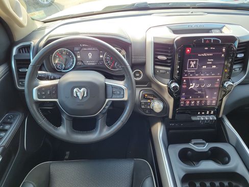 Used 2019 RAM 1500 Laramie AWD/4WD image 17
