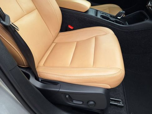 Used 2019 Volvo XC40 T5 Momentum image 26