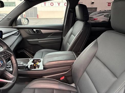 Used 2025 Buick Enclave Preferred AWD/4WD image 27