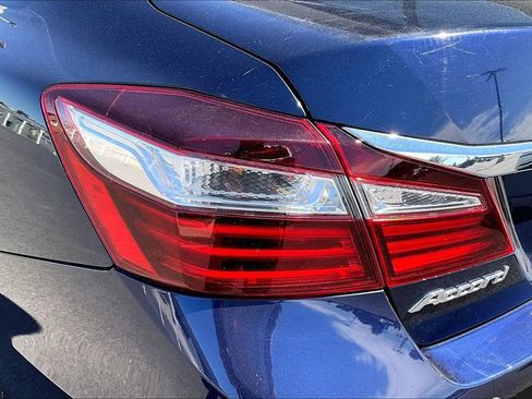Used 2017 Honda Accord LX image 28