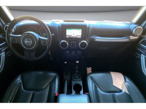 Used 2017 Jeep Wrangler Unlimited Rubicon w/ Connectivity Group AWD/4WD image 10