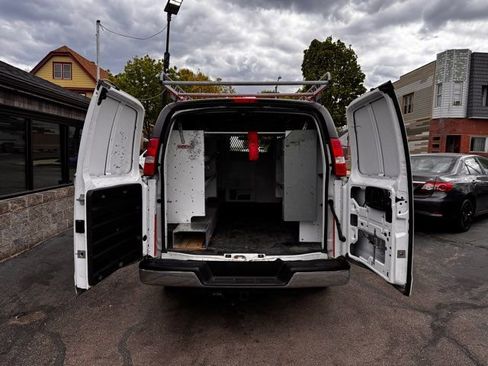 Used 2017 GMC Savana 3500 RWD image 19