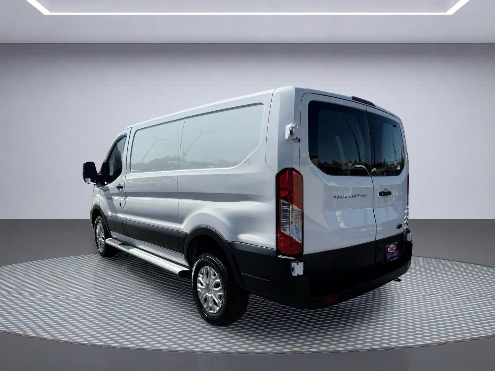 Used 2025 Ford Transit 250 Low Roof w/ Exterior Upgrade Package RWD image 4